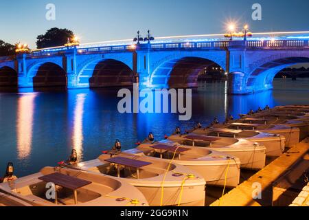 Night time photo of the Thames River Bridge at Kingston upon Thames Stock Photo