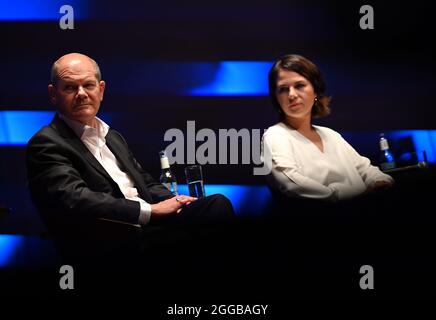 Potsdam, Germany. 30th Aug, 2021. Annalena Baerbock (Bündnis 90/Die Grünen), Federal Chancellor candidate, and Olaf Scholz (SPD), Federal Chancellor candidate, take part in the discussion round of the Märkische Allgemeine Zeitung. Credit: Britta Pedersen/dpa-Zentralbild/dpa/Alamy Live News Stock Photo