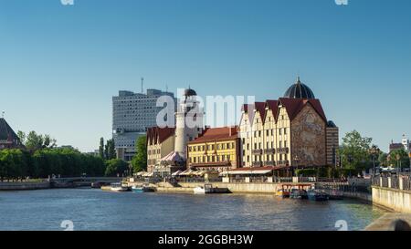 Qiz va uning dugonasi belbogli yigitni sikishadi Uyda hamshira bilan jinsiy aloqa
