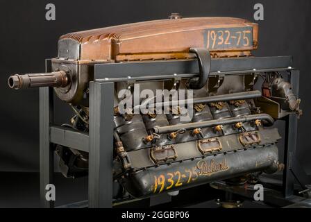 Close Up Of The 1 Cylinder 8 Hp Engine Of A 1902 Dennis One Of Only Three Cars Known To Exist On Display At The Regent Street Motor Show 19 Stock Photo Alamy