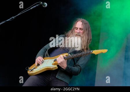 Portsmouth, UK. 29th Aug, 2021. Liam Sean 'Skin' Tyson, lead guitarist with English Indie alternative rock band Cast performs live on stage at Victorious Festival in Portsmouth. Credit: SOPA Images Limited/Alamy Live News Stock Photo