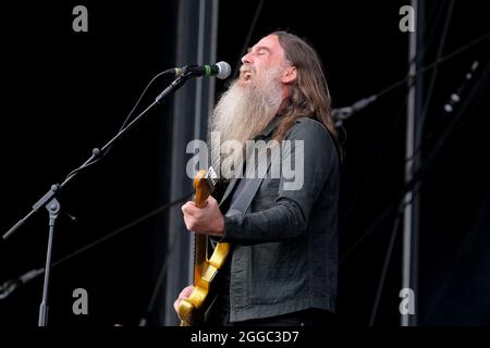 Portsmouth, UK. 29th Aug, 2021. Liam Sean 'Skin' Tyson, lead guitarist with English Indie alternative rock band Cast performs live on stage at Victorious Festival in Portsmouth. (Photo by Dawn Fletcher-Park/SOPA Images/Sipa USA) Credit: Sipa USA/Alamy Live News Stock Photo