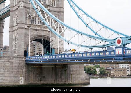 London, UK. 30th August 2021. London iconic building Tower Bridge blocked by Extinction Rebellion  XR protesters with a caravan and van, heavy police and JCB crane presence to remove them. all entries , include side roads to tower bridge were closed to traffic and pedestrians, the stand off ended around 20:00 BST when the tower bridge reopened for evening traffic. The fifth wave of mass disruption Credit: xiu bao/Alamy Live News Stock Photo