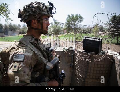 A Paratrooper assigned to B Company, 2nd Battalion, 501st Parachute, Infantry Regiment, 1st Brigade Combat Team, 82nd Airborne Division conducts security at Hamid Karzai International Airport in Kabul, Afghanistan, August 29. The 82nd Abn. Div. continues to help facilitate the safe evacuation of U.S. citizens, Special Immigrant Visa applicants, and other vulnerable Afghans out of Afghanistan as quickly and safely as possible. (U.S. Army Photo by Master Sgt. Alexander Burnett) Stock Photo