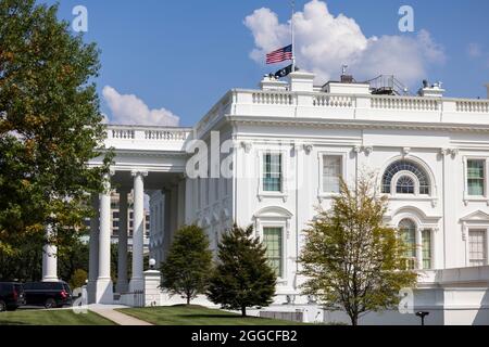 The US flag flies at half-staff above the White House in Washington, DC, USA. 27th Aug, 2021. A suicide bomber from ISIS-K killed more than 100 people, including 13 US troops, outside Hamid Karzai International Airport in Kabul, Afghanistan on 26 August. Credit: Jim LoScalzo/Pool via CNP/AdMedia/Newscom/Alamy Live News