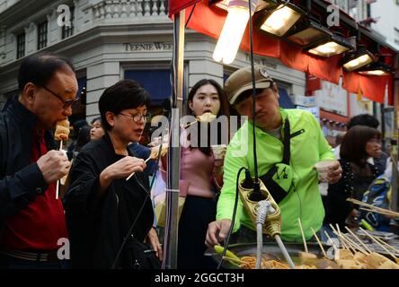 Street food vendors at the popular shopping district of Myeongdong, Seoul, South Korea. Stock Photo