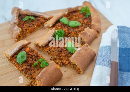 https://l450v.alamy.com/450v/2ggcxhj/traditional-turkish-flatbreads-known-as-kasarli-sucuklu-pide-2ggcxhj.jpg