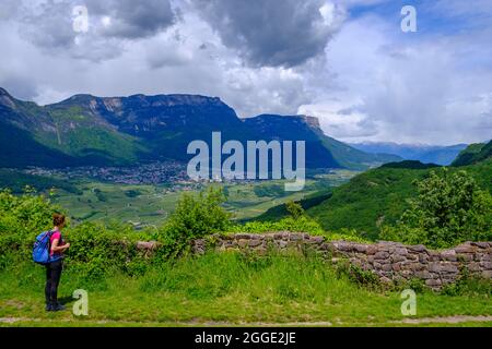 Hikers on the ruins of Leuchtenburg Castle, Kaltern, Kalterersee, Unteretsch, South Tyrol, Italy Stock Photo