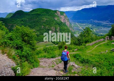 Hikers at the ruins of Leuchtenburg Castle, Kaltern, Kalterer See, Unteretsch, South Tyrol, Italy Stock Photo