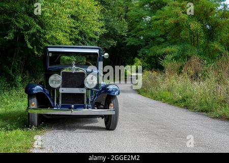 Oldtimer Chevrolet International Serie AC built in 1929, 3 gears, 3.180 ccm capacity, 6 cylinders, 46 hp at 2400 RPM, 1100 kg weight, front view Stock Photo