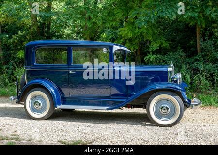 Oldtimer Chevrolet International Serie AC built in 1929, 3 gears, 3.180 ccm capacity, 6 cylinders, 46 hp at 2400 RPM, 1100 kg weight, view right Stock Photo