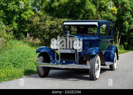 Oldtimer Chevrolet International Serie AC built in 1929, 3 gears, 3.180 ccm capacity, 6 cylinders, 46 hp at 2400 RPM, 1100 kg weight, right front Stock Photo