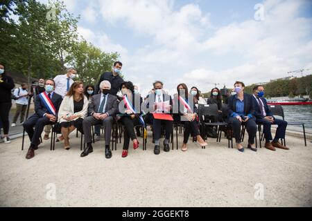 Pierre Joxe, Rachida Dati Jean-Yves Halimi, Anne Hidalgo during inauguration of the promenade Gisele Halimi on the banks of the Seine river in Paris in Paris, France on August 31, 2021. Photo by Nasser Berzane/ABACAPRESS.COM Stock Photo