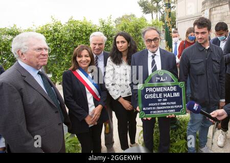 Pierre Joxe, Anne Hidalgo, Maud Halimi, Jean-Yves Halimi and Edouard Halimi during inauguration of the promenade Gisele Halimi on the banks of the Seine river in Paris in Paris, France on August 31, 2021. Photo by Nasser Berzane/ABACAPRESS.COM Stock Photo