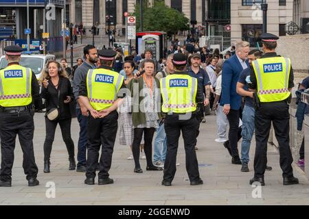London, UK. 31st Aug, 2021. Extinction Rebellion (XR) have occupied the south side of London Bridge causing the police to completly close the Bridge to pedestrians and traffic Credit: Ian Davidson/Alamy Live News