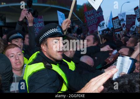 Anti British National Party (BNP) demonstration confronting the police outside BBC Television Centre, Wood Lane, London. The protest is against the appearance of BNP leader Nick Griffin on Question Time.   BBC Television Centre, Wood Lane, London, UK.  22 Oct 2009 Stock Photo