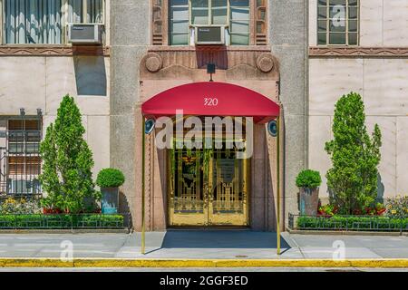 320 Central Park West, Ardsley, designed by Emery Roth in Art Deco style, built in 1931. In the Upper West Side/Central Park West Historic District. Stock Photo