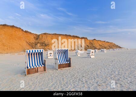 Roofed wicker beach chairs at the Rotes Kliff / Rote Kliff, sea cliffs near Kampen on the German North Sea island Sylt, Schleswig-Holstein, Germany Stock Photo