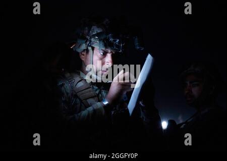 Kabul, Afghanistan. 30th Aug, 2021. A U.S. Army 82nd Airborne Division paratrooper signs the paperwork confirming the last American soldiers have boarded an Air Force C-17 Globemaster III cargo plane completing the withdrawal from Afghanistan at Hamid Karzai International Airport August 30, 2021 in Kabul, Afghanistan. Credit: SrA Taylor Crul/U.S. Air Force/Alamy Live News Stock Photo