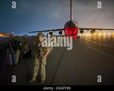Paratroopers assigned to the 82nd Airborne Division prepare to board a U.S. Air Force C-17 on August 30th, 2021 at the Hamid Karzai International Airport. Maj. Gen. Donahue was the last American Soldier to leave Afghanistan ending the U.S. mission in Kabul. (U.S. Army photo by Master Sgt. Alexander Burnett, 82nd Airborne Public Affairs). Stock Photo