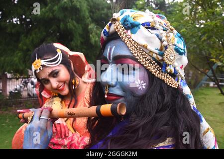 RADHA LOOK PHOTOSHOOT POSES/Janmashtmi special/RADHA RAJVANSHI ❤️/#radha  #makeup #janmashtami #viral - YouTube
