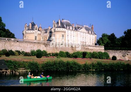 FRANCE, SARTHE (72) LE LUDE, CASTLE CLOSE TO LOIR RIVER Stock Photo