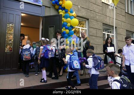 ODESA, UKRAINE - SEPTEMBER 1, 2021 - First formers are set to attend their first lesson during the Knowledge Day celebration marking the start of the Stock Photo