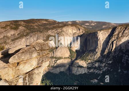 Overhanging Rock at Glacier Point, with a view into the Yosemite Valley, Yosemite National Park, California, United States, USA, Stock Photo