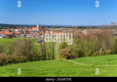 Germany, Bavaria, Upper Bavaria, Pfaffenwinkel, Antdorf, town view with parish church St. Peter and Paul, view from the Betbichlrunde Stock Photo
