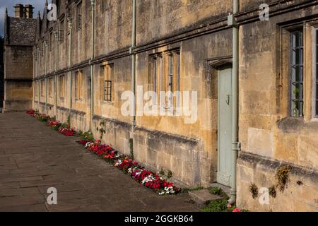 Campden Almshouses. Row of historic stone almshouses in Church Street, close to St James' Church in the Cotswold Town of Chipping Campden, UK. Stock Photo