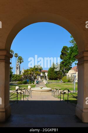 SAN DIEGO, CALIFORNIA - 25 AUG 2021: Arch at Casa del Prado in Balboa Park, looking towards the Botanical Building and Museum of Art. Stock Photo