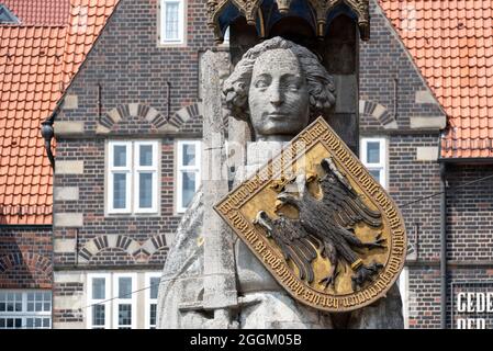 Germany, Bremen, Bremer Roland in front of historic gabled houses, Free Hanseatic City of Bremen