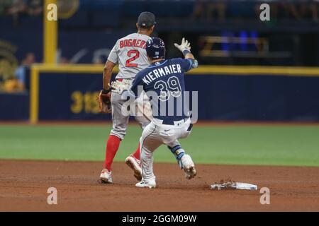 St. Petersburg, FL. USA; Tampa Bay Rays center fielder Kevin Kiermaier (39)  runs off the field during a major league baseball game against the Baltim  Stock Photo - Alamy