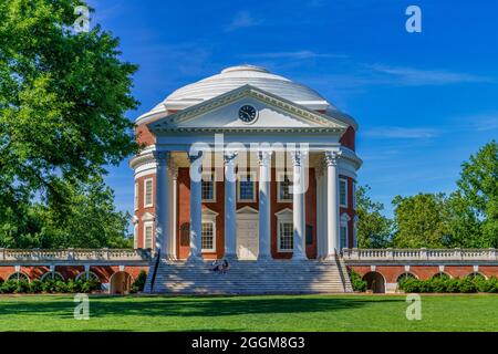 The Rotunda ( with students) designed by Thomas Jefferson at the University of Virginia in Charlottesville. Stock Photo