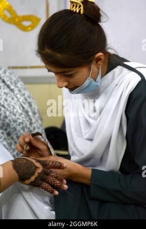 Mehndi training hi-res stock photography and images - Alamy