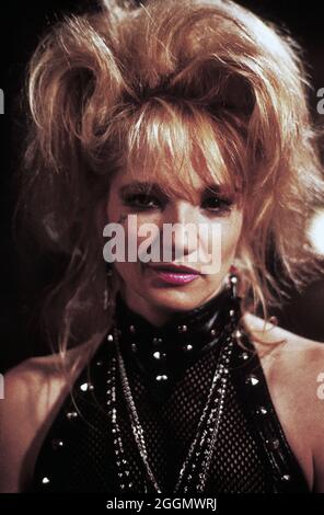 ELLEN BARKIN in JOHNNY HANDSOME (1989), directed by WALTER HILL. Copyright: Editorial use only. No merchandising or book covers. This is a publicly distributed handout. Access rights only, no license of copyright provided. Only to be reproduced in conjunction with promotion of this film. Credit: TRISTAR PICTURES / Album Stock Photo