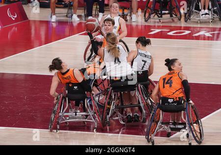 Tokyo, Japan. 02nd Sep, 2021. Paralympics: Wheelchair basketball, semi-final, women, Germany - Netherlands, at Ariake Arena. Mareike Miller (M) and Anne Patwald (2nd from right) in action against Jitske Visser (l), Bo Kramer (back) and Carina de Rooij from the Netherlands. Credit: Marcus Brandt/dpa/Alamy Live News Stock Photo