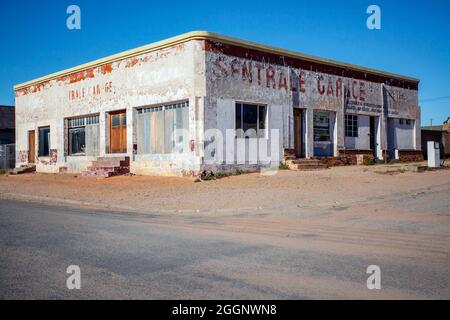 Sentrale Garage, old petrol station. Kamieskroon the tiny town in the Kamiesberg, Northern Cape Stock Photo