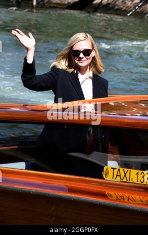 Venice, Italy. 02nd Sep, 2021. VENICE, ITALY - SEPTEMBER 02: Kirsten Dunst arrives at the 78th Venice International Film Festival on September 02, 2021 in Venice, Italy. Credit: dpa/Alamy Live News Stock Photo