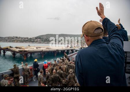 U.S. Sailors and Marines with Joint Task Force-Haiti (JTF-Haiti) wave to locals in Port of Jeremie, Haiti, Aug. 31, 2021. The Marines and sailors aboard the USS Arlington (LPD 24) have been working in support of JTF-Haiti for a humanitarian assistance and disaster relief mission. (U.S. Marine Corps photo by Cpl. Alize Sotelo) Stock Photo