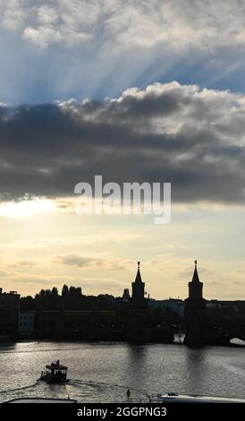 Berlin, Germany. 02nd Sep, 2021. Atmospherically the sun sets at the Oberbaumbrücke. Credit: Jens Kalaene/dpa-Zentralbild/dpa/Alamy Live News Stock Photo