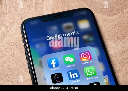 Titel: Ostersund, Sweden - April 16, 2021: Social media app icons Social media are applications that allow people to share content. Stock Photo