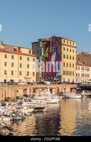 Graffiti art work depicting the musician Pietro Mascagni (born in Livorno) located in Livorno on the 'Scali delle Cantine'. Author: El Rey de la Ruina Stock Photo