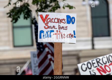 St. Paul, Minnesota. August 28, 2021. Protest for medical freedom and health choice in Minnesota. Stop the mandates.  . Minnesota citizens demand info Stock Photo