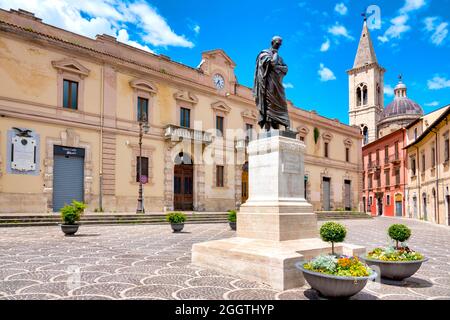 Statue of Ovid in Piazza XX Settembre, Sulmona, Italy Stock Photo