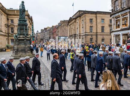 Royal Mile, Edinburgh, Scotland, United Kingdom, 3rd September 2021. Royal Scots Dragoon Guards parade: the  accompanied by their pipes and drums and mounted grey horses parade to celebrate the 50th anniversary of their amalgamation (merged in 1971 from the Royal Scots Greys and the 3rd carabiners. Pictured: the veterans march out from Parliament Square to join the parade Stock Photo