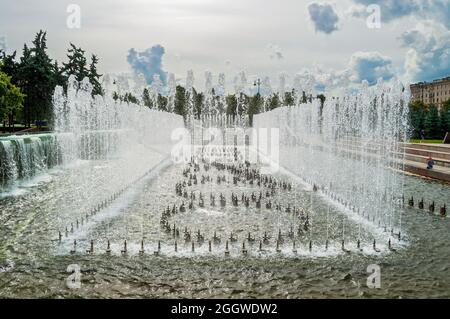 ST PETERSBURG, RUSSIA - AUGUST 15, 2017. Singing fountains at the Moscow square in St Petersburg, Russia in cloudy day Stock Photo
