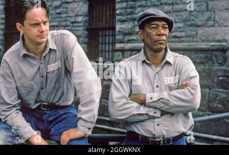 THE SHAWSHANK REDEMPTION 1994 Columbia Pictures film with Tim Robbins at left and Morgan Freeman Stock Photo