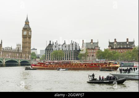 The Queen's barge 'The Spirit of Chartwell' passing The Palace Westminister during Thames Diamond Jubilee Pageant in London, Britain. The Pageant was made up of hundreds of boats that sailed from Battersea Bridge to Tower Bridge to celebrate Queen Elizabeth II's 60 years on the throne. Millions of people lined the banks of the Thames to watch the spectacle.  South Bank, London, UK.  3 Jun 2012 Stock Photo