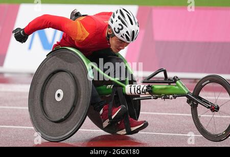 (210903) -- TOKYO, Sept. 3, 2021 (Xinhua) -- Zhang Ying of China competes during the 4X100m Universal Relay final of athletics event at the Tokyo 2020 Paralympic Games in Tokyo, Japan, Sept. 3, 2021. (Xinhua/Cai Yang)